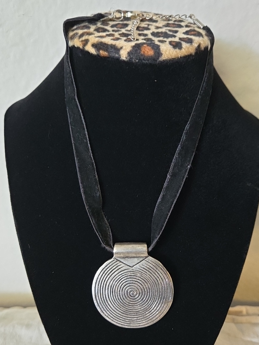 Velvet Ribbon Choker Silver Spiral Disc Pendant Statement Necklace Boho Chic